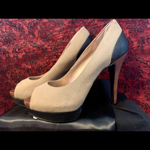 BCBGeneration Shoes - BCBGeneration black & tan suede + leather pumps 8